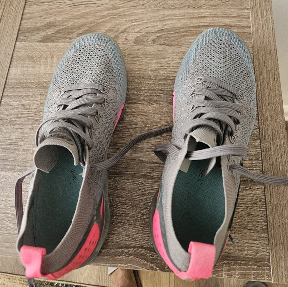 Nike Women's Vapormax - Picture 7 of 8